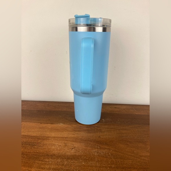 Stanley The Quencher H2.0 Flowstate Tumbler 40 oz - POOL Blue Silver Pre Owned - Picture 4 of 6